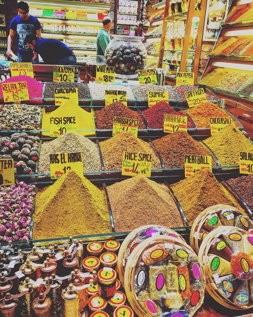 layoverlife's tweet photo. Çeşitli baharatlar 🌱🌶 #土耳其 #伊斯坦堡 #香料市集#baharat #spice #istanbul #turkey #crewlife #layover #br79 #外站人生 https://t.co/UhYENic7LT
