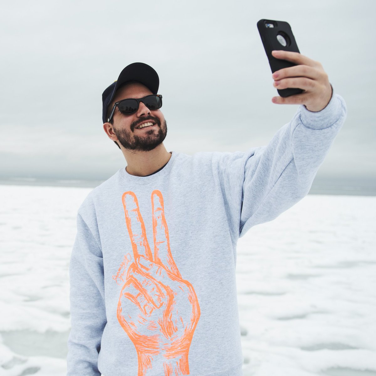 JAMESBARRETTCO's tweet photo. Selfie Sunday (on a lake) vibes ✔️
#FavoriteCrew #JAMESBARRETTCO #PeaceCrews #mensfashion #ootd #streetwear https://t.co/rKlLdsu1rX