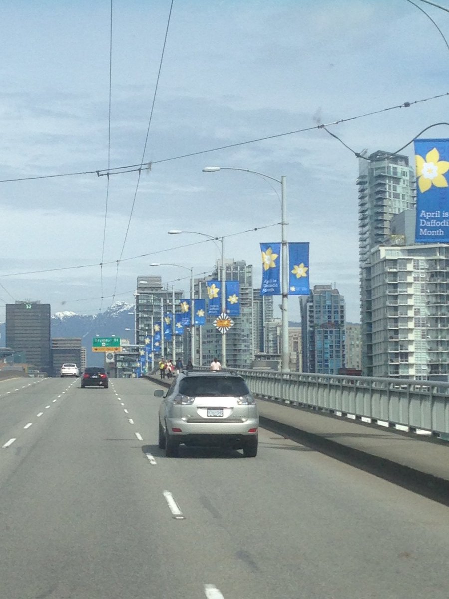 junkrangers's tweet photo. Driving along Granville bridge 😊#DaffodilMonth #jointhefight @cancersocietybc https://t.co/UCZV7yFVoT