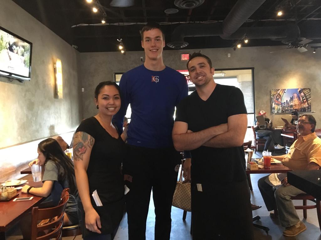 bachivegas's tweet photo. Special thanks to @BIGG_ZIMM for dining with us today @bachivegas! #gorebsgo #unlvrebels #gormangaels https://t.co/gFC1jAutgg