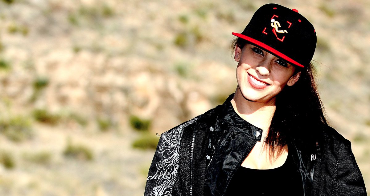 Shutterjock's tweet photo. #Shutterjock #PhotoShoot w/ @Montes_c_a (Chrisanna Montes) #Ducati @BikerEntourage @DucatiMotor @Moto_USA #ElPaso https://t.co/sfPopOKQLF