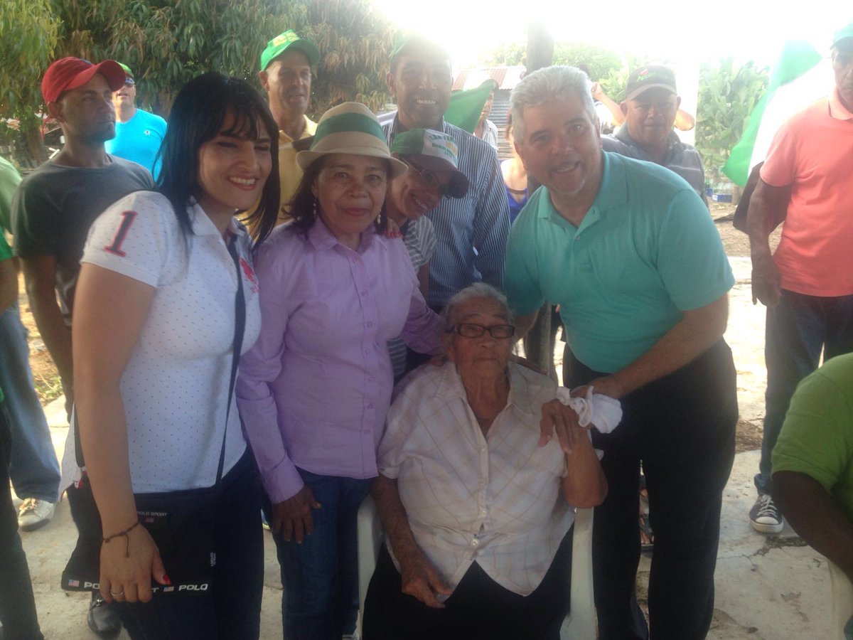 JobGrullon1's tweet photo. Lan Fernández y Dulce Batista apoyando lo comunitario de el municipio de Puñal https://t.co/bFnpulDocJ