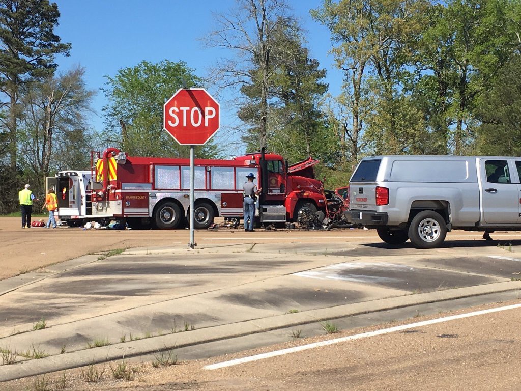 BillyGoldfeder's tweet photo. FIRE APPARATUS CRASH KILLS 10 Y.O. CHILD, OTHERS &amp; #FIREFIGHTERS INJ.
https://t.co/kUDBiRnPUp @TRex21 @TheSecretList https://t.co/8CRinD7Y8R