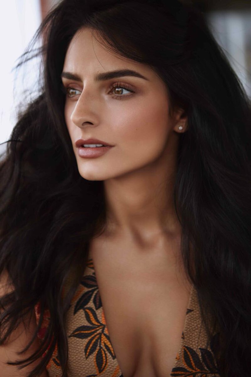 Aislinn Derbez on Twitter: "Ya tienen su revista ...