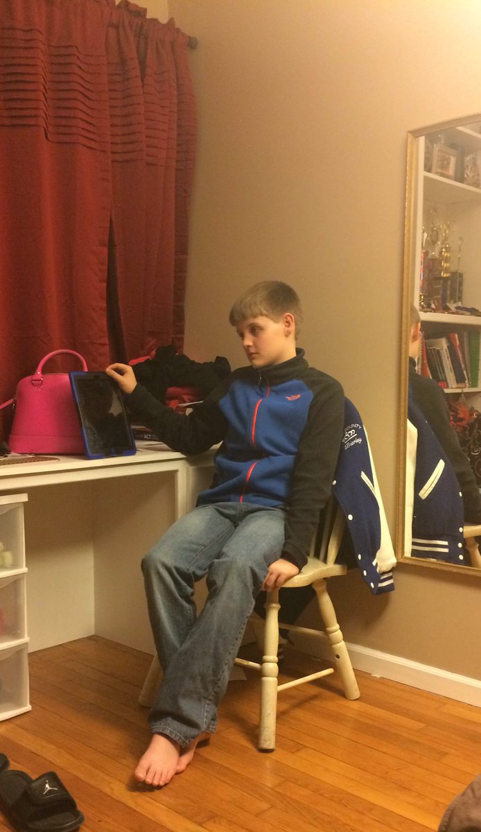 livV_bierley's tweet photo. Meanwhile my little brother is waiting on a DM.. #GoingDownInTheDms https://t.co/q3Npfzs9DR
