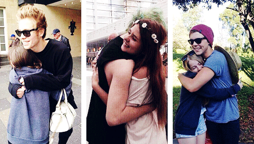 _Alc0holismo's tweet photo. RT si quieres que esto te pase  
#5SOSFam #BestFanArmy #iHeartAwards https://t.co/JK4PBXc1IL