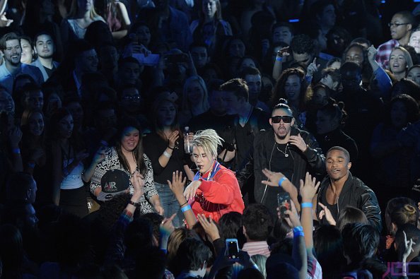 bieberupdate_jp's tweet photo. #iHeartAwards より https://t.co/TAxhr4p8kh