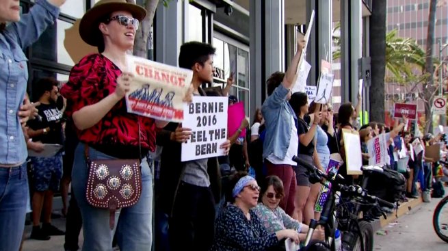 nbcchicago's tweet photo. Sanders supporters protest CNN building https://t.co/g4ZqPanVzF https://t.co/tmQIw8yjJA