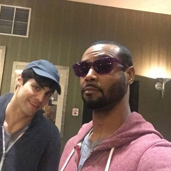 ShadowhuntersTV's tweet photo. #SelfieSunday got us like… 😎 #Shadowhunters (via @isaiahmustafa) https://t.co/kO0G3M8GSr