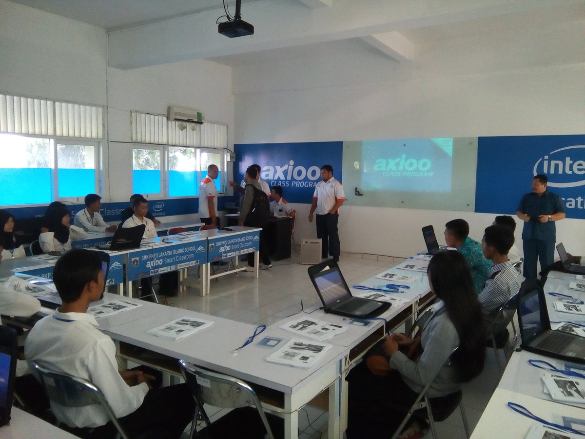axioo_id's tweet photo. Selamat pagi sobat Axioo, pagi ini Axioo Class Program sedang berada di SMK PKP 2 Ciracas. #AxiooClassProgram https://t.co/Y6kk6n0CPS