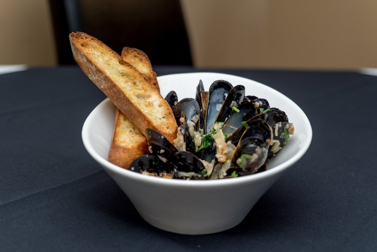 Bistro26Stayner's tweet photo. Fresh PEI Mussels, steamed in a carmalzed onion and white wine cream https://t.co/KxS4F0DPOx