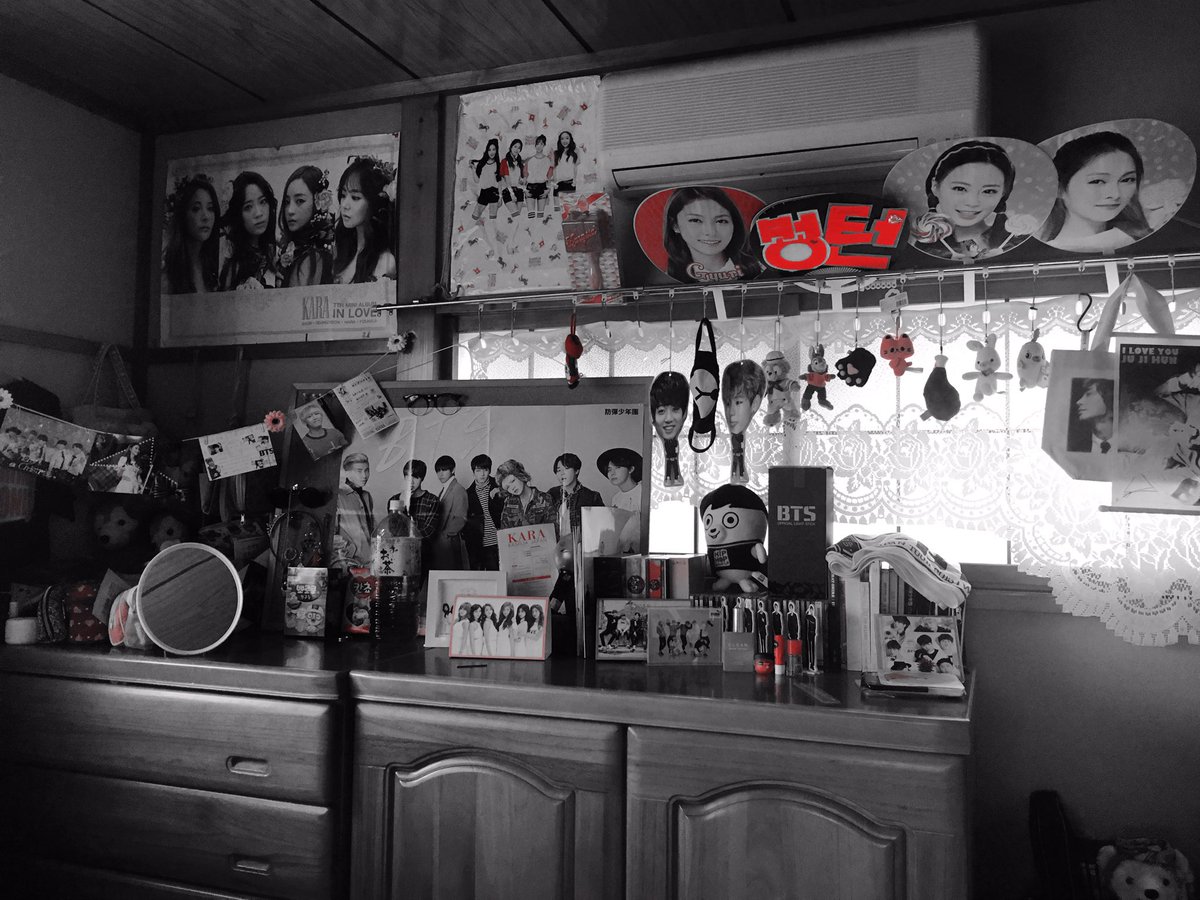 xGbbW35PqLqzfpC's tweet photo. #こんな部屋でも引かないよって人RT 
#RTした人全員フォローする 
#ばんたん
#bts
#防弾少年団 https://t.co/8P36aNEiEg