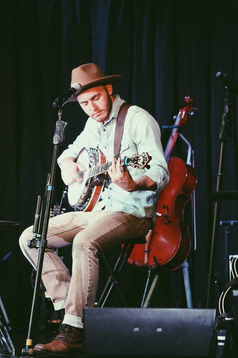 LinkUnionMusic's tweet photo. Banjoman @BenjaminHart12 #linkunion #vsco https://t.co/slWhfQNaR2