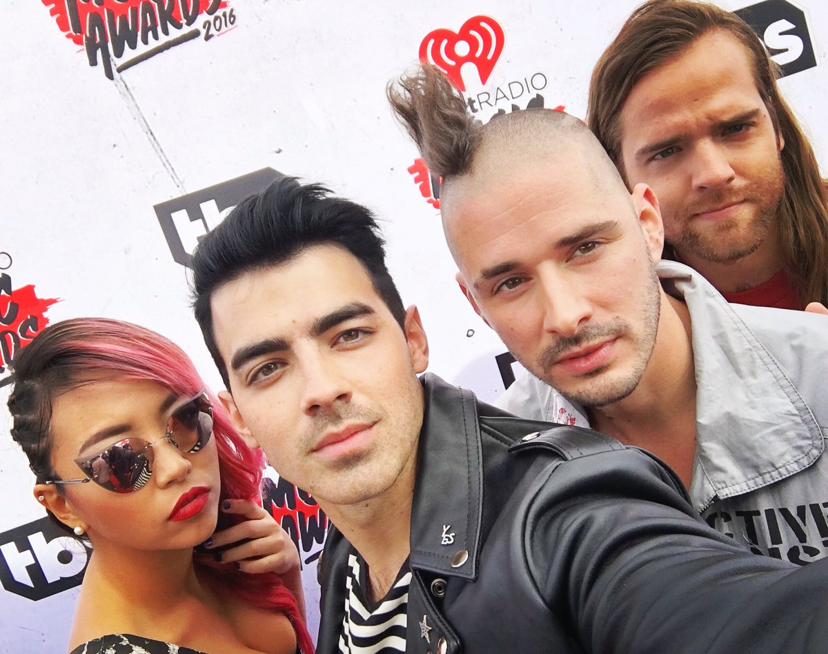 DNCE's tweet image. WE'RE COMING, GET TO A TV AMERICA 🍰🌊 #IHEARTAWARDS