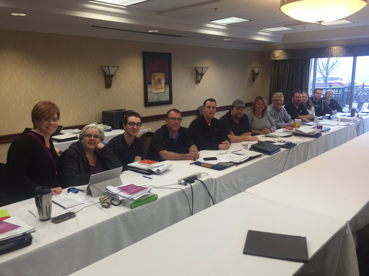 CupeLocal241's tweet photo. Your bargaining teams and our national staff exhausted after days of bargaining resulting in an tentative agreement https://t.co/zHbGsqPEof