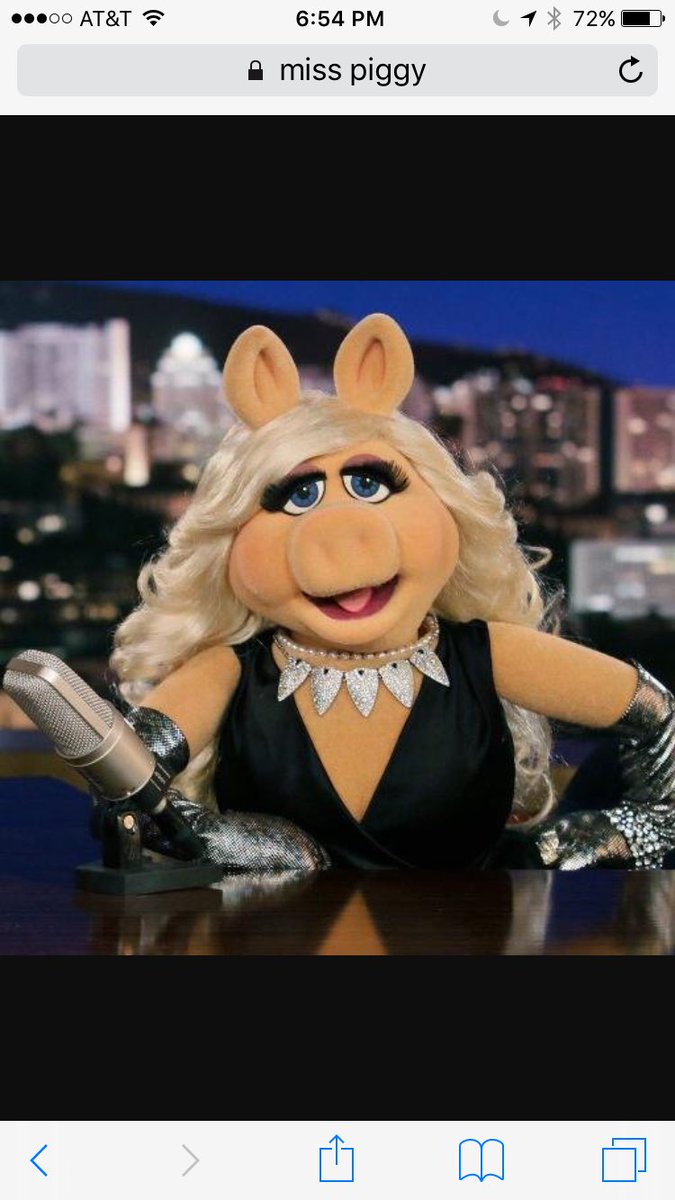 Hw_Management's tweet photo. @amyschumer looks like a real life #MsPiggy 😂😂😂 https://t.co/iZaHvINlFS
