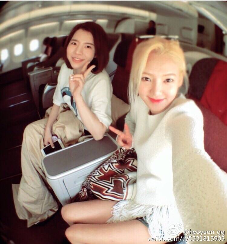 [PIC][04-04-2016]HyoYeon và Sunny khởi hành đi Bali để chụp hình cho ấn phẩm tháng 5 của tạp chí "SURE" vào sáng nay CfKco1rUIAEUyzH