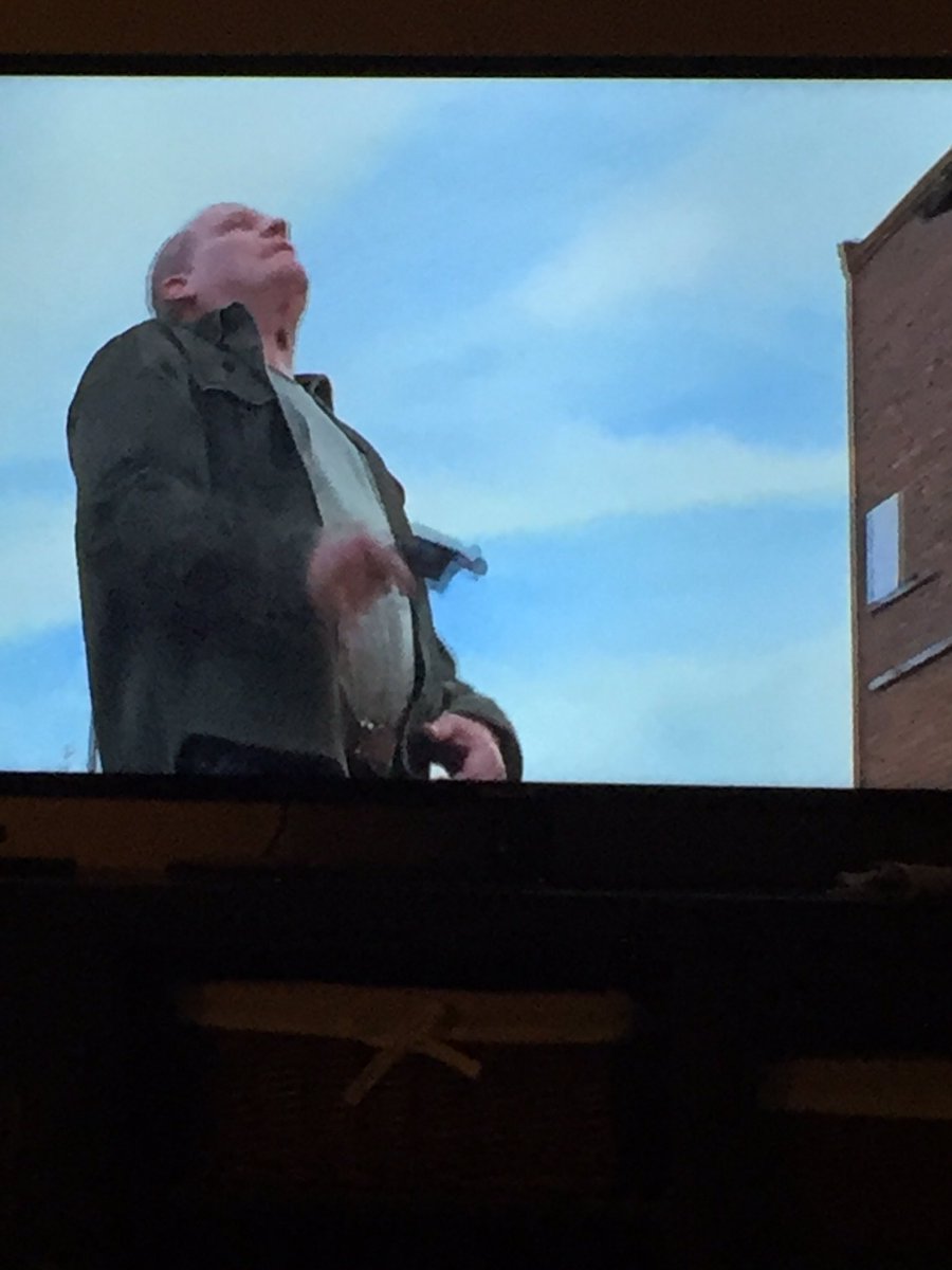 aholleyccas's tweet photo. That neck shot though 🔫 #TWDfinale #deadbuzz #gomorgan https://t.co/8ZY3h0iWy1