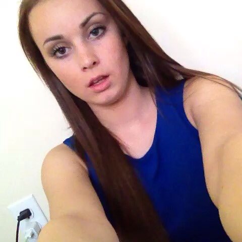 Heyyy im logan fabbro im a dancer at the next step im bisexual  my fav color is black RT for me❤️👯💕💖