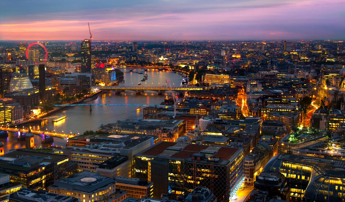 GeorgeMorina's tweet photo. #London at sunset. #City #background .Night lights #Westminster side.© Irstone https://t.co/N9bqKuGk0j