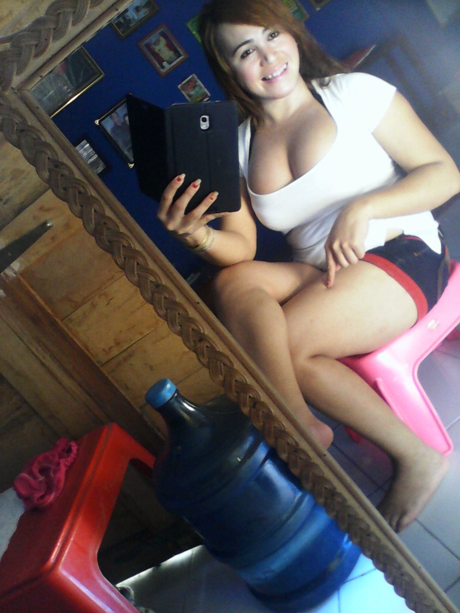 X \ Ratu Entok Waria (ratuentokwaria@)