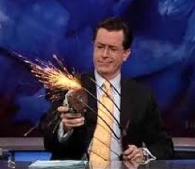 Heftymanly's tweet image. Me right now.  #TheWalkingDeadFinale #TheWalkingDead #NeganIsHere