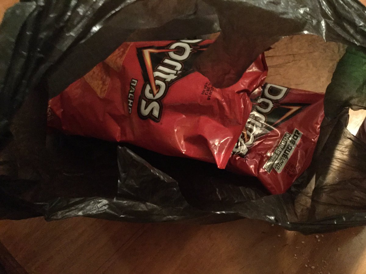5926Mauricio's tweet photo. @MsSlanker307 these bags of chips can be easily carry by hand. https://t.co/uyBnNMnMP6