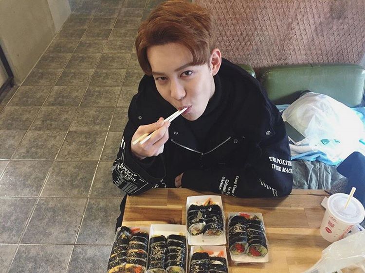 bontheblock's tweet photo. [TVNMSG (Instagram)] #WednesdayGourmetMeeting #kimbap #guest #blockb #brainie (cont) https://t.co/QYJOdGaO0O https://t.co/I89FQiigLn