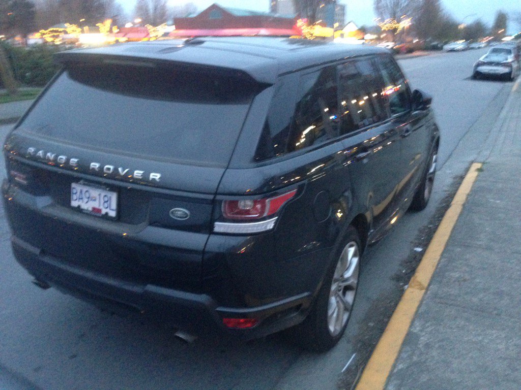 MartinvandenH's tweet photo. Am I a bad person for calling out drivers of pricey cars who ignore laws. #yellowcurb #jealousmuch @RichmondDrivers https://t.co/LdUj6JcpN6