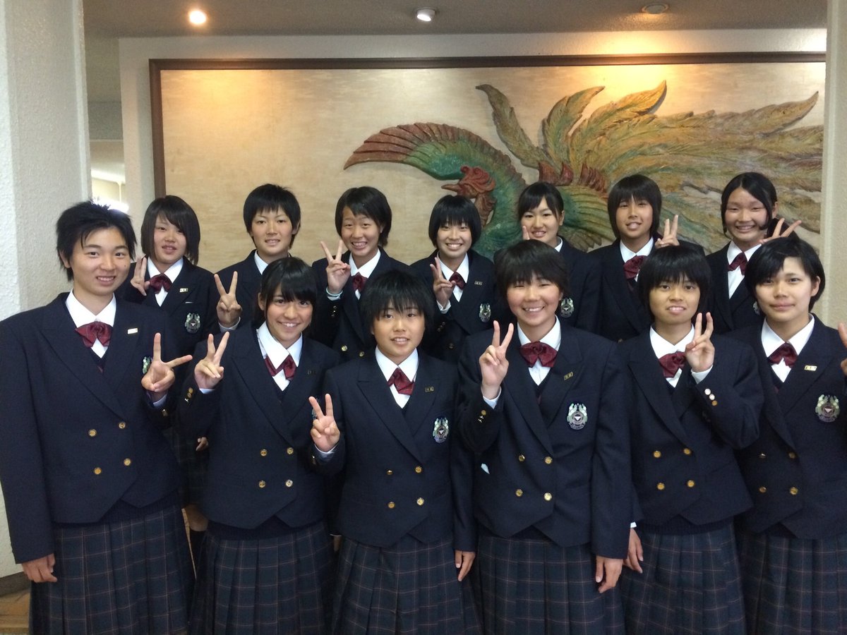 福井工業大学附属福井高校女子サッカー部 入学式が挙行され 19名の仲間が加わりました 昨年 一昨年の先輩の写真を見ても分かるように 面影はすぐになくなりますが 初心 は忘れる事なく サッカーに懸ける青春を謳歌して欲しいと思います これから
