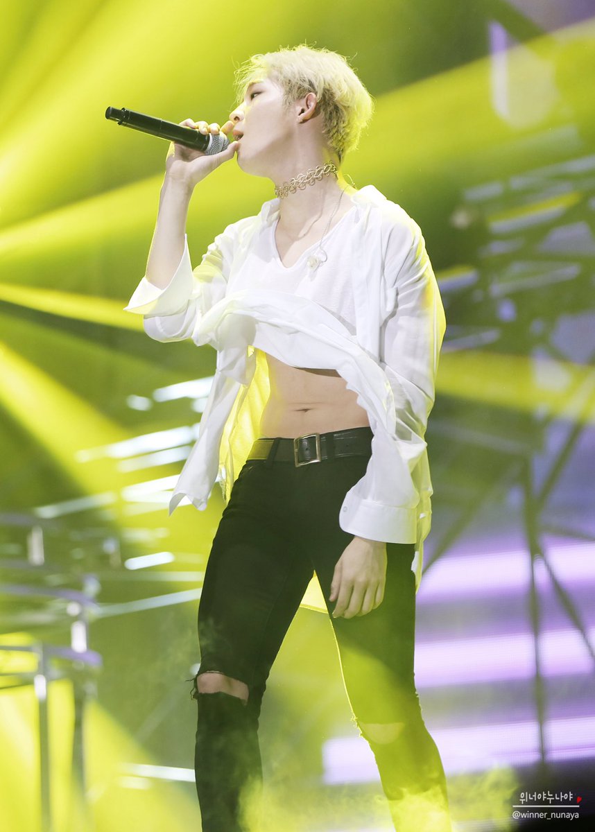 160402 위너 콘서트 업로드
#위너 #winner #위너콘서트 #EXITTOURINDAEGU #김진우 #남태현

세상에 어쩜 저렇게 몸이... 섹시해...? 
🙈🙈🙈🙈🙈👍