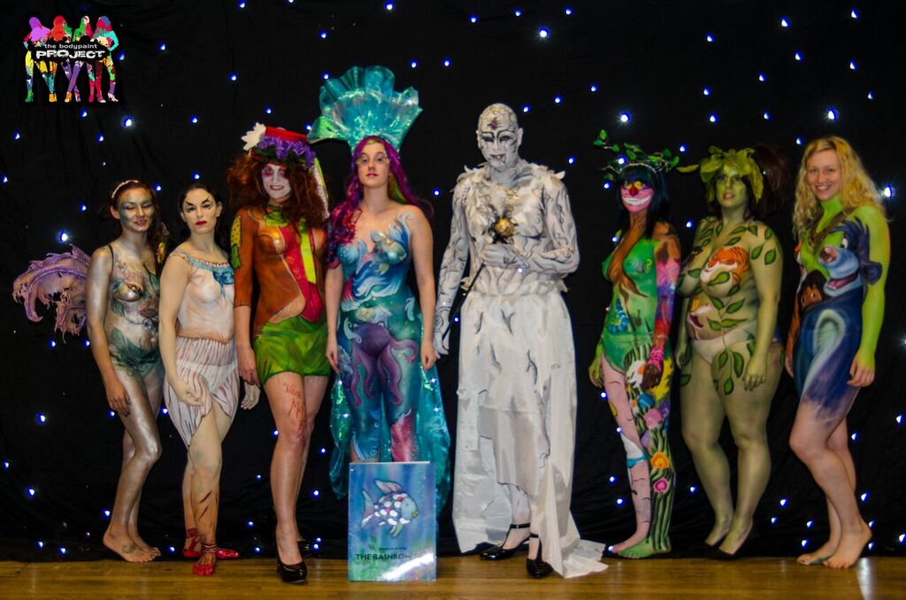 MidlandsBP's tweet image. Our lovely models from the '100 favourite Children's books' meet 😀 #bodypaint #bodyart #models #artist #loveit
