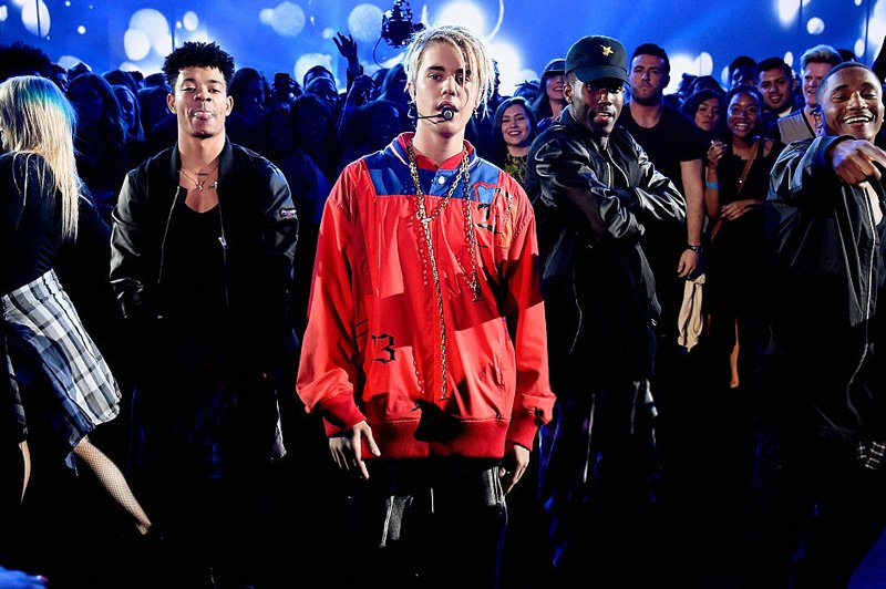 RapUp's tweet photo. Watch @JustinBieber open the #iHeartAwards with his new single “Company” https://t.co/wldx7TfcJ3 https://t.co/aTi4hruhNz