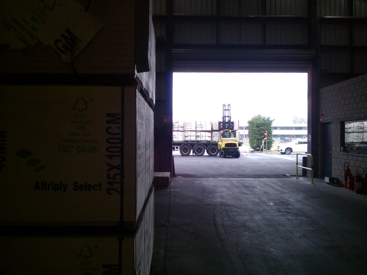 Eind vorige week bij <a href="/ALTRIPAN1/">ALTRIPAN</a>: veel #FSC multiplex in magazijn, en nog meer op komst #GoedBezig