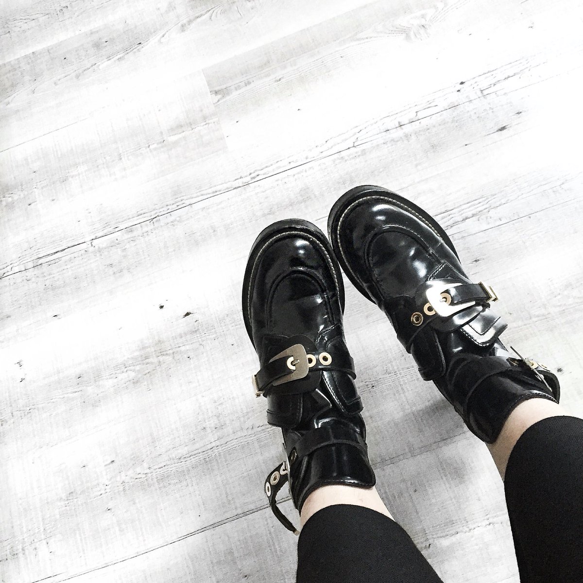 Sai_Farhat's tweet photo. Choices @BALENCIAGA https://t.co/wSoUloC0Fg