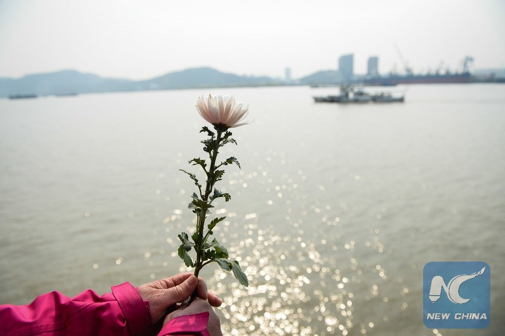 "Sea burials" gaining popularity in Beijing amid encouragement of eco-friendly burials xhne.ws/vd3HS
