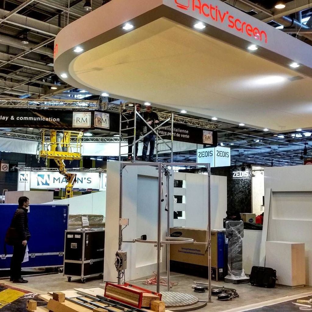 fdarundel's tweet photo. Le montage avance sur le stand @Activscreen #MPV2016 #activscreen #digital #display #ActivJump https://t.co/Zyf4ssRBLs