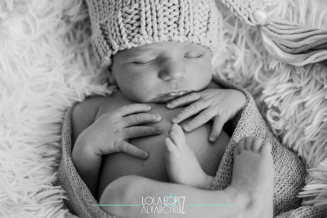 Buenos dias para esta mañana lluviosa!! Os dejo un bombon para comenzar el día dulce. #NewBorn 😍😍