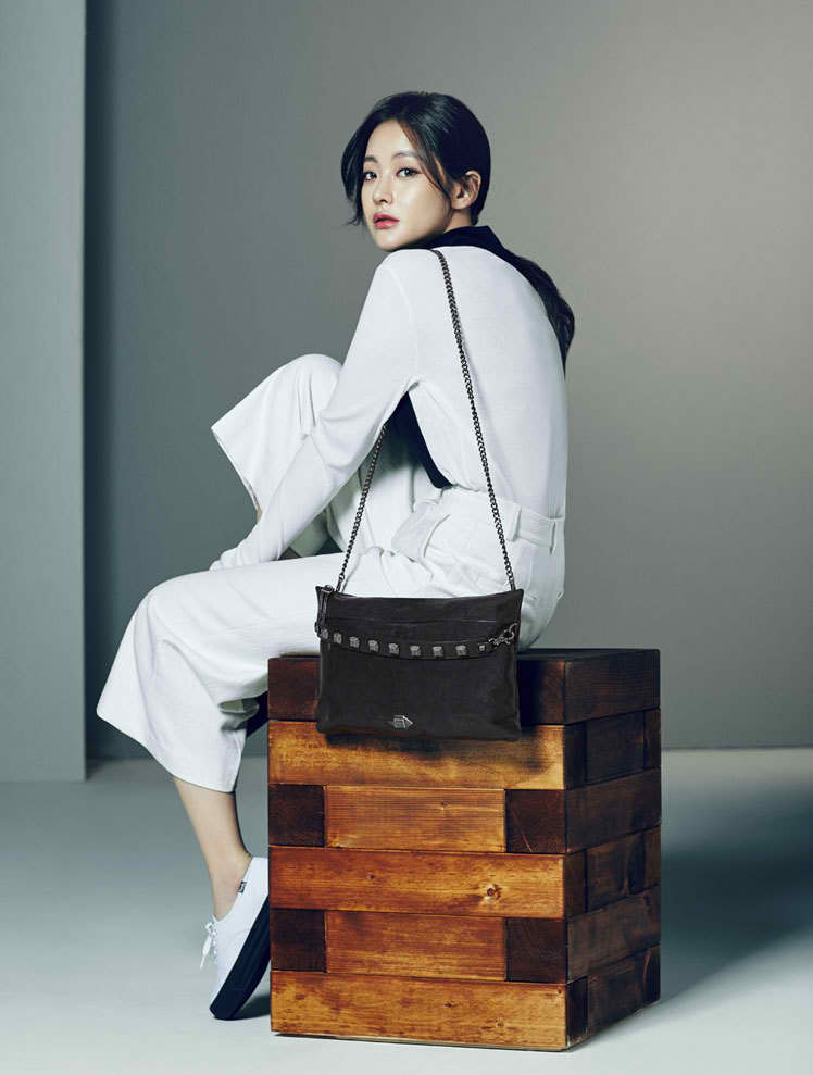OhYeonSeo0622's tweet photo. [PHOTOS] 04.04.16 Actress Oh Yeon Seo for Bag Brand, LAMATT (2) | #OhYeonSeo #오연서 #라메트 #LAMATT https://t.co/wkGxkQhz5G