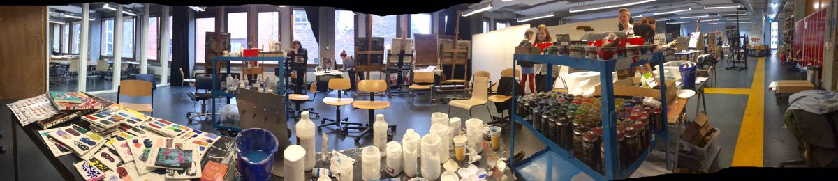 aopbnl's tweet photo. De #clinic #acryl #mediums in volle gang deze ochtend @WdKA #dbkv #kennismaking met vele mogelijkheden van mediums https://t.co/JjSYtk3dQA