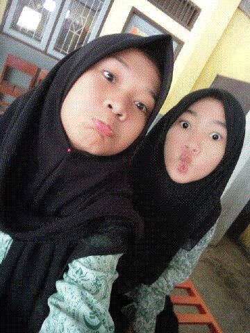 Syiva1D's tweet photo. W/devi ;) https://t.co/YoHcQnbuVZ