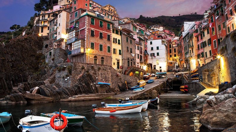 WallpapersOnWeb's tweet photo. Old houses on the rocks in Riomaggiore https://t.co/r7EbEc8gza #desktop #wallpaper #world #europe #italy https://t.co/e2YfUyx6C0