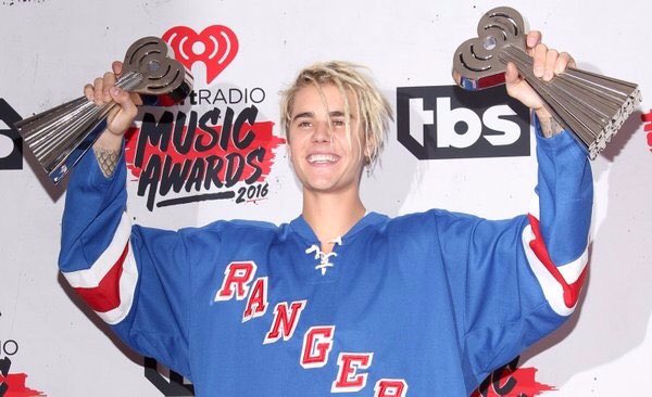 umusicindonesia's tweet photo. CONGRATS! @justinbieber on winning Male artist of the Year and #Beliebers Best Fan Army! #iHeartAwards https://t.co/7atbarJRVN