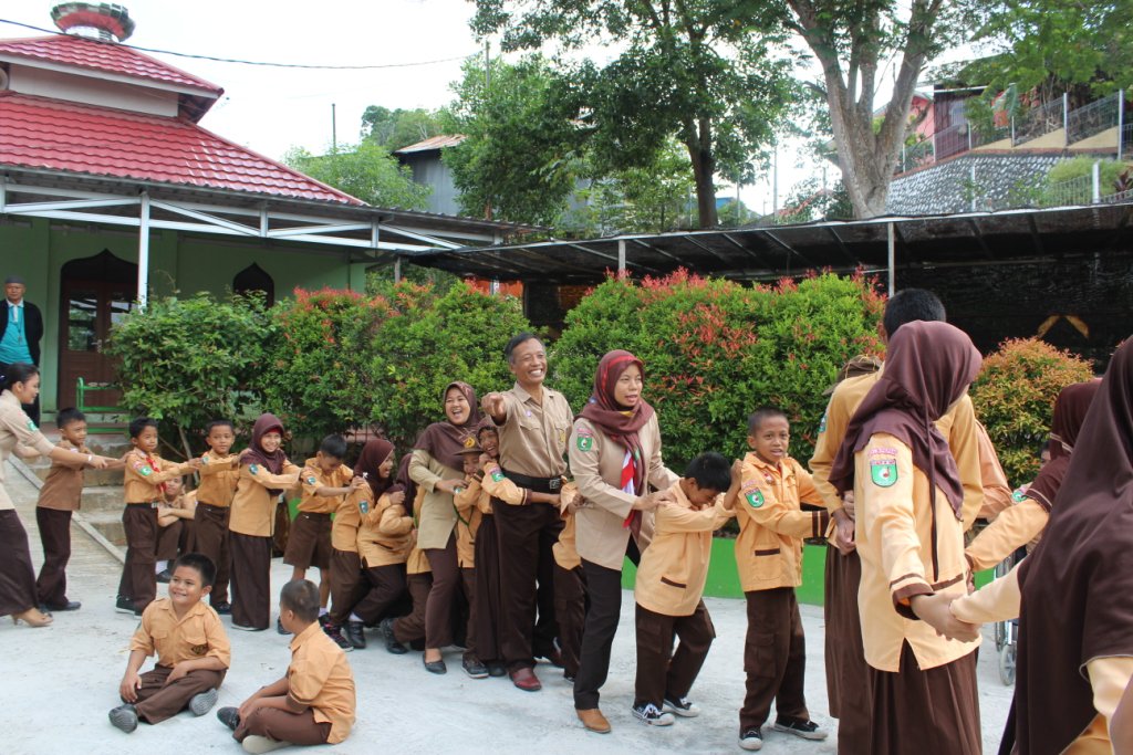 ade_putriS's tweet photo. @Kemdikbud_RI #lombafotokemdikbud2016 mewujudkan akses yang meluas, merata, dan berkeadilan no boundaries https://t.co/Lwt6OsDNod