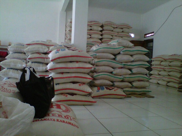 Tah hyg baraha kilo haha"@SIDESI1: Lapar wa :( ni euweuh nu nganteran beas :( lima kilo weh bae :("