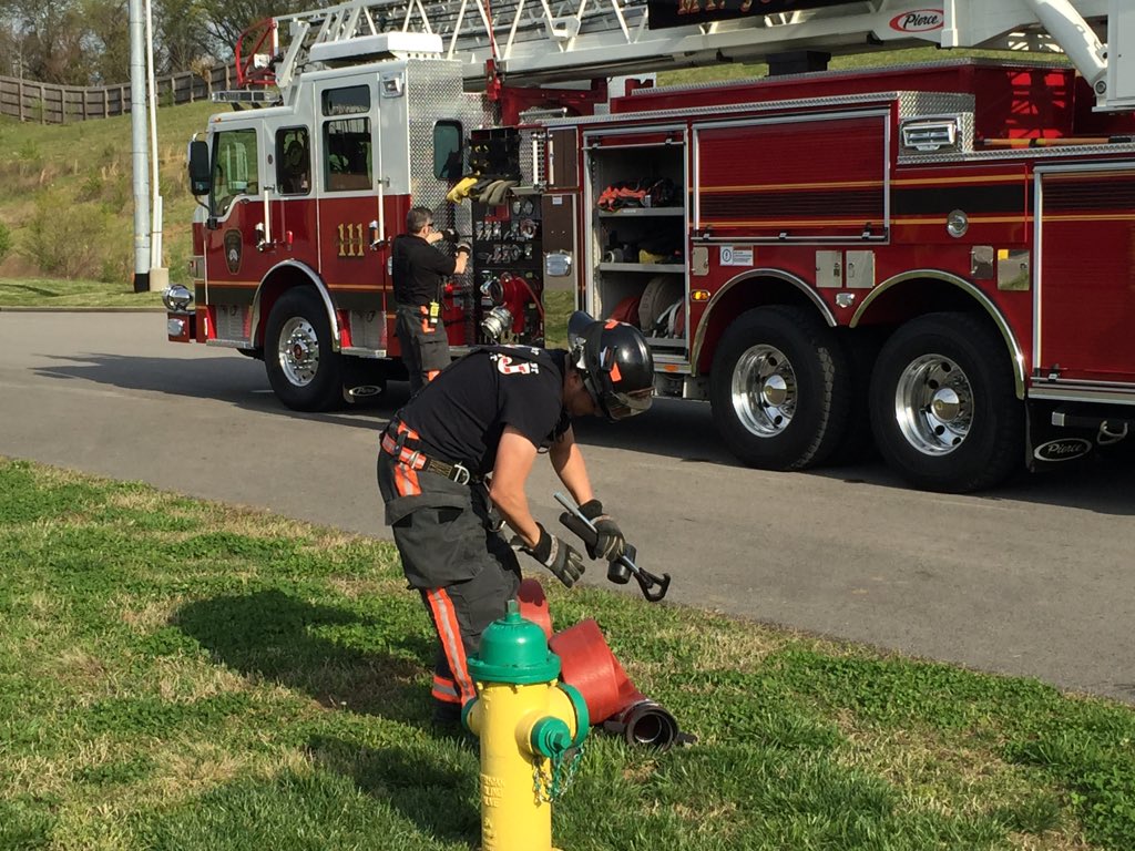 MtJulietFire's tweet photo. FDMJ crews training and hydrant and pump operations. #Fdmj #firetraining https://t.co/WT7WsXJ2li