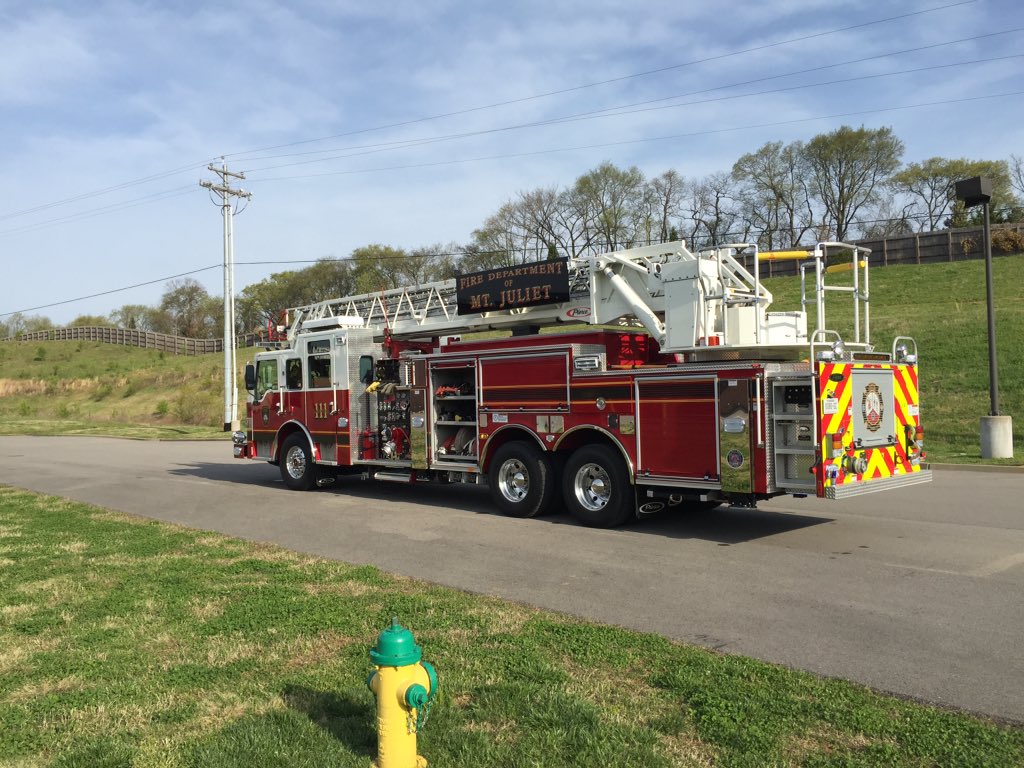 MtJulietFire's tweet photo. FDMJ crews training and hydrant and pump operations. #Fdmj #firetraining https://t.co/WT7WsXJ2li