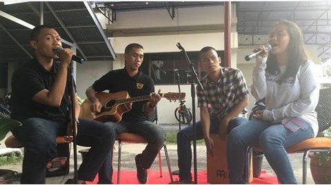 Accoustics Opening Perform dari panitia, divisi seni. Suara Kak bangkit (BeaCukai) dan kak Jennifer (Pajak) ademmm
