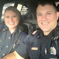 siwanbhhat's tweet image. Look Closely At This Photo of Two Cops, It's Going Viral For One STUNNING Reason
bit.ly/1PQb6Og