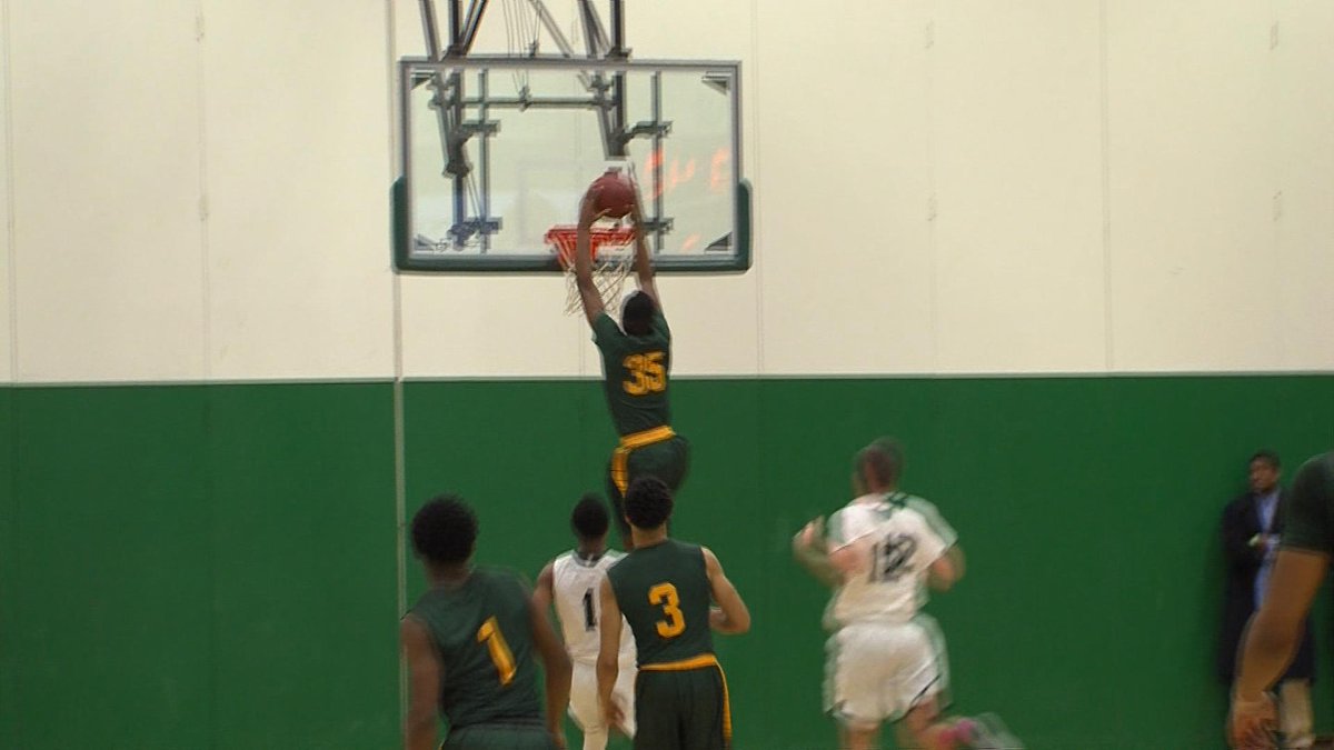 Play #2: <a href="/DMHooverHoops/">Huskies Basketball</a>' <a href="/XxDouglasJrXx/">Douglas Wilson 🏀</a> pulls off the phenomenal hustle play dunk!
weareiowa.com/sports/local-5…